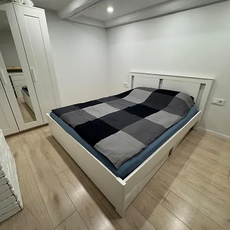 Peaceful Den With Glimpse - Second Apartament *